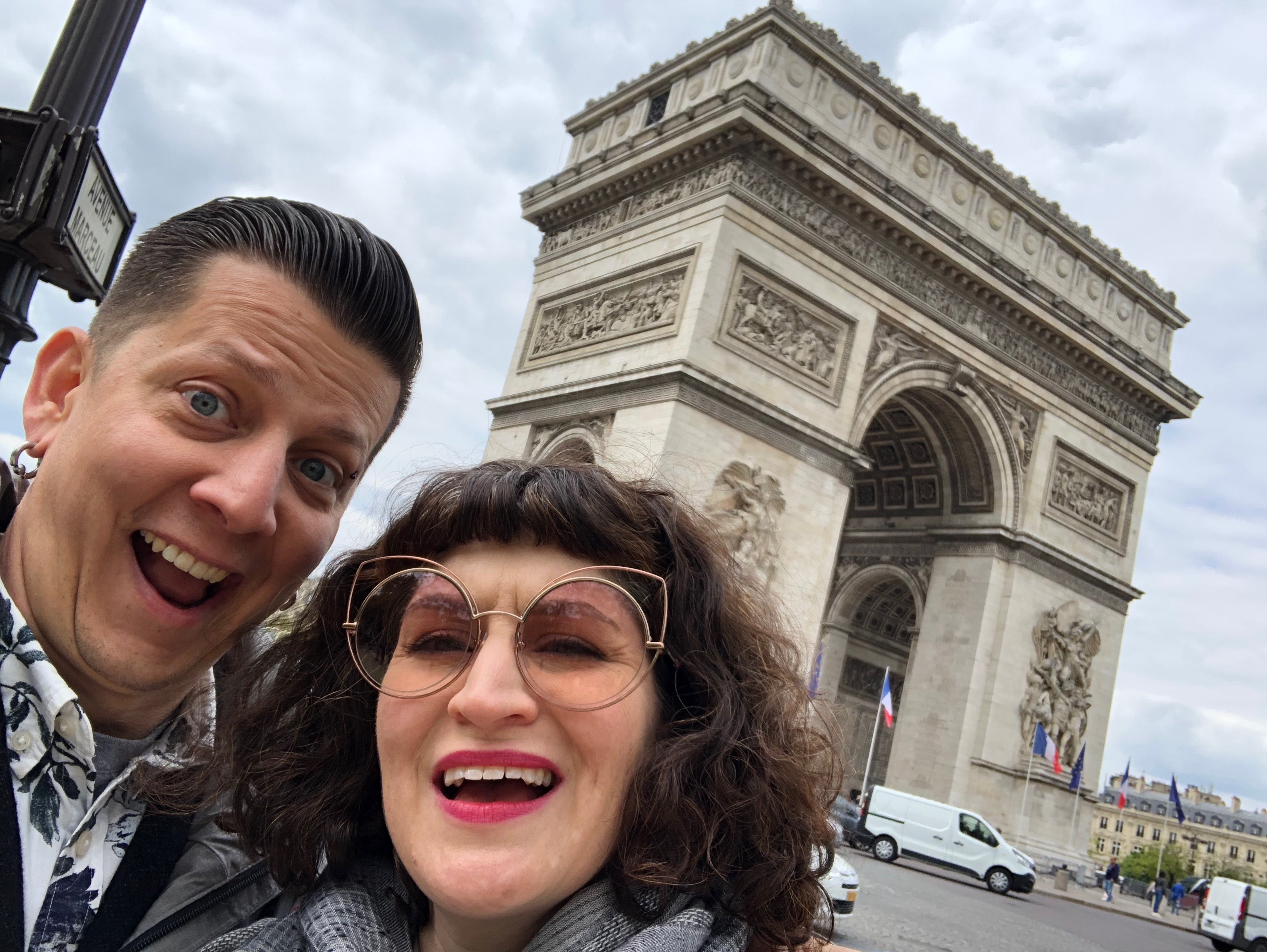 Kaelen and Nathan in front of the Arc de Triomphe
