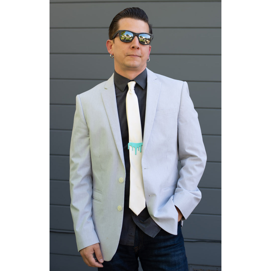 dripping blue tie clip on model